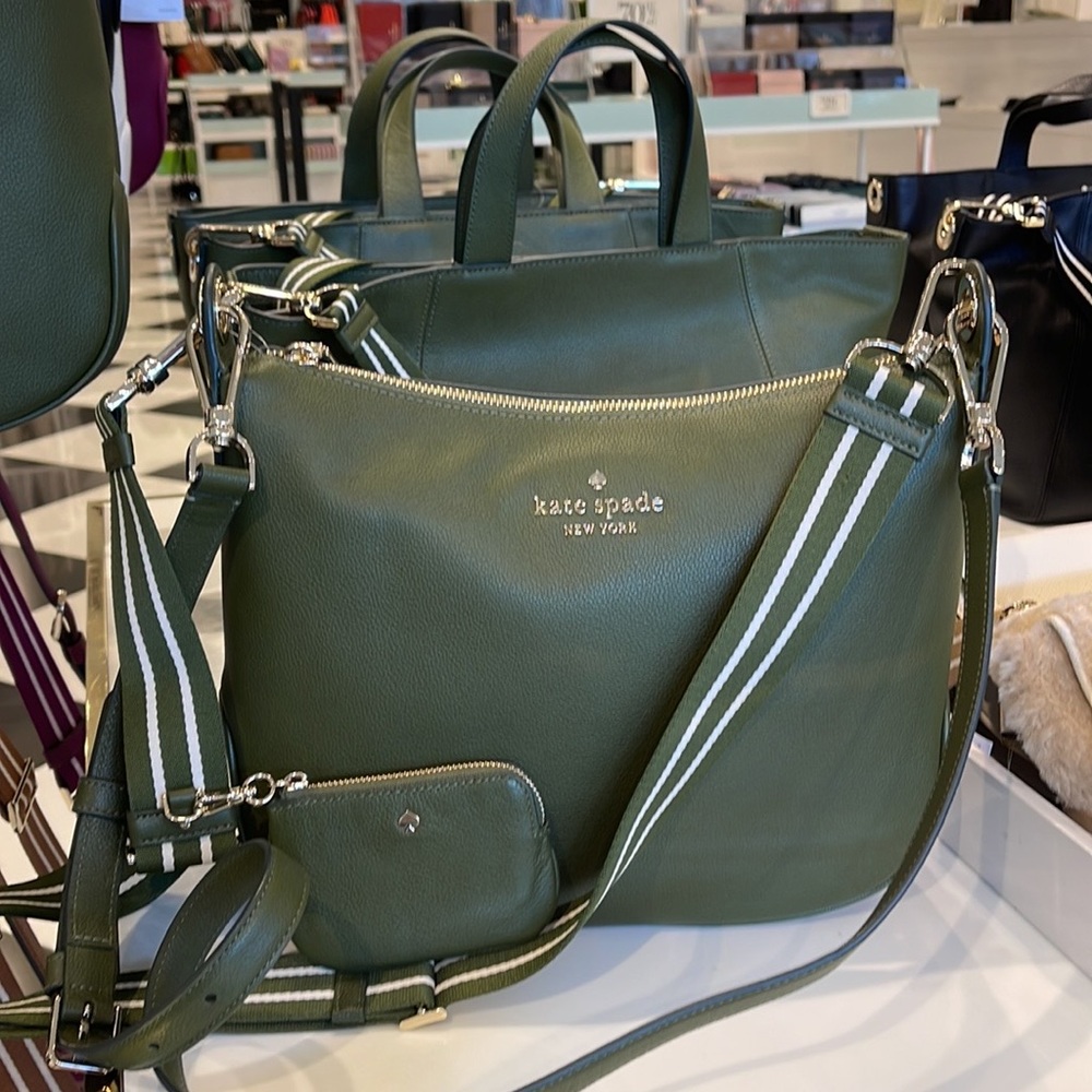 Kate Spade Rosie Crossbody
K5807 Pebbled Leather
Enchanted
NWT - Picture 15 of 16